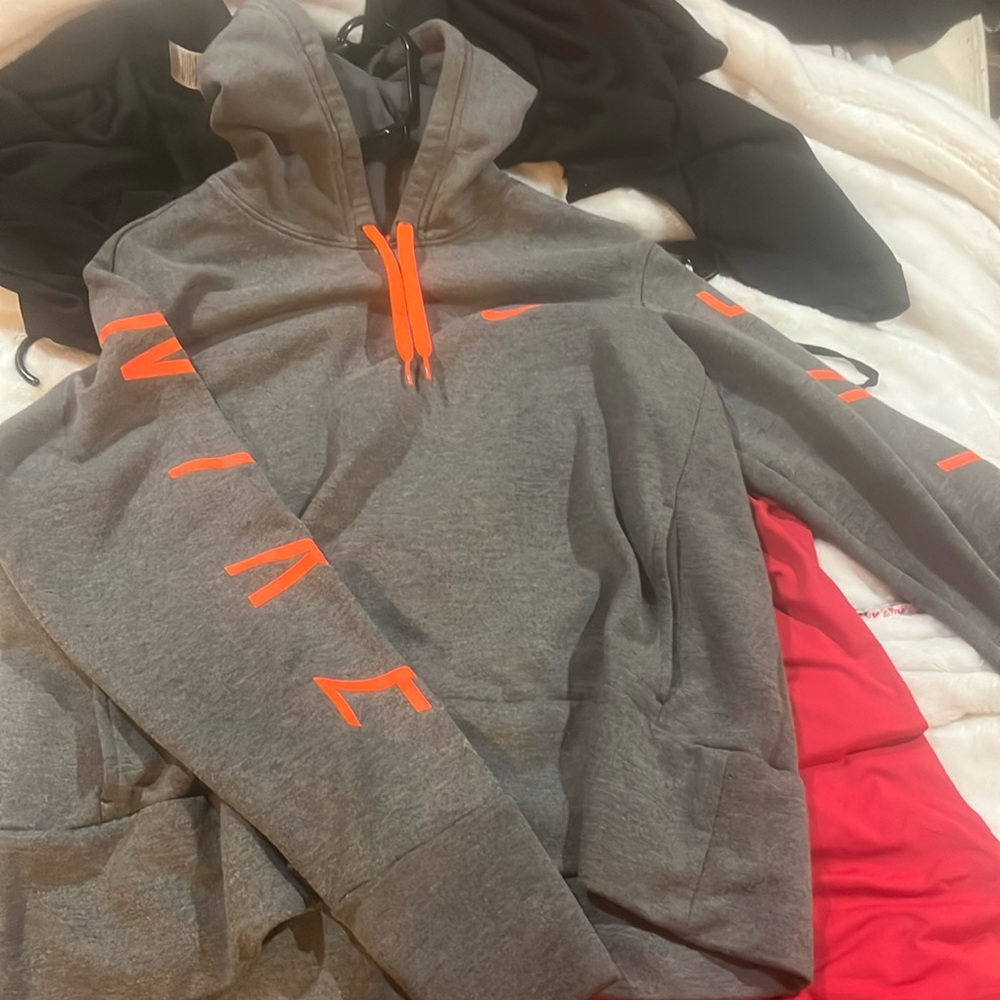 Nike dri fit sweat shirt women’s gray and orange great condition